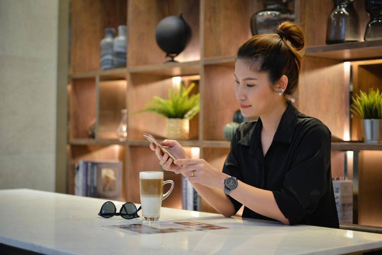 Aspira One Sutthisan Bangkok Exteriör bild